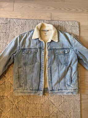 Light Blue Denim Sherpa-Lined Jacket with Cream Collar